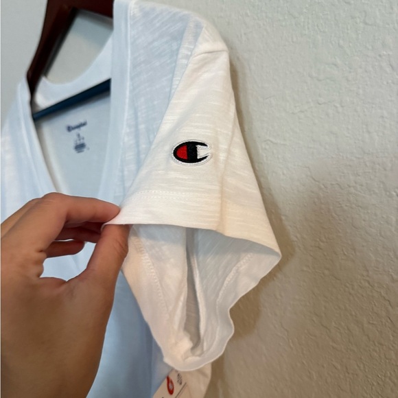 NWT Champion Women's White V-Neck Crop Top - Picture 4 of 5